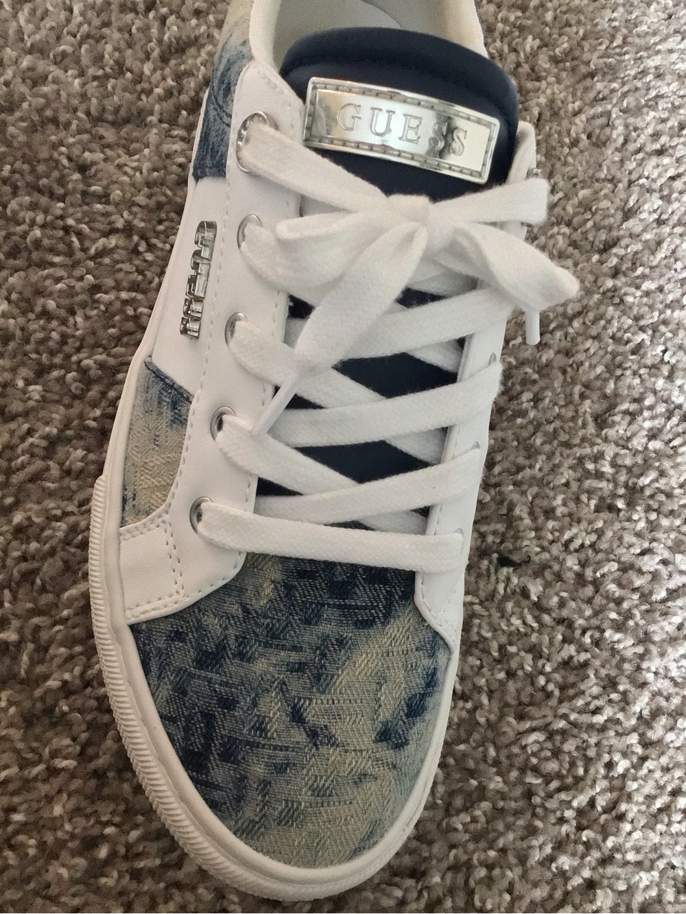 GUESS White/Blue Denim Logo Low-Top Women’s Sneaker, size 9